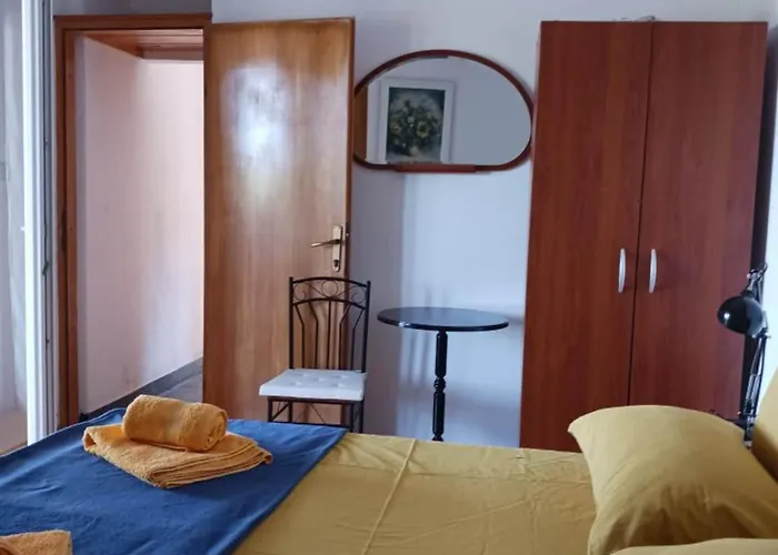 One Bedroom With Terrace * וויס