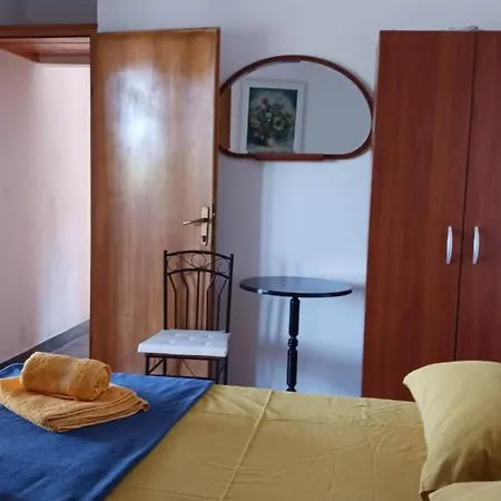 One Bedroom With Terrace * Vis